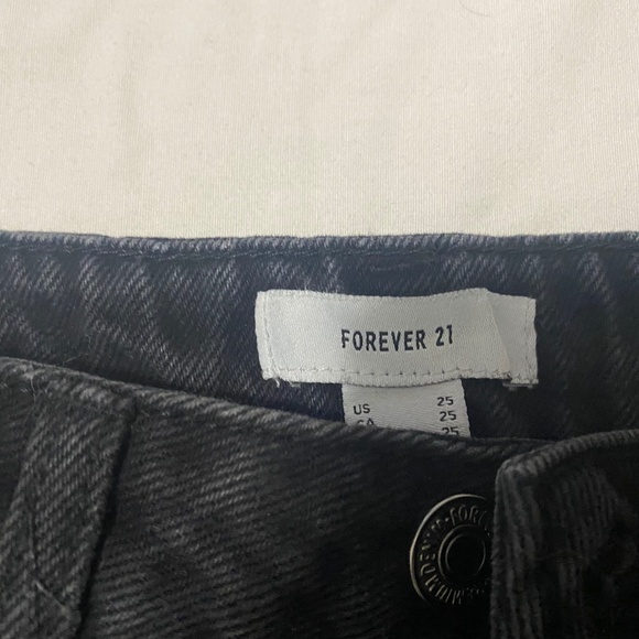 Black Short Jeans - Picture 3 of 3